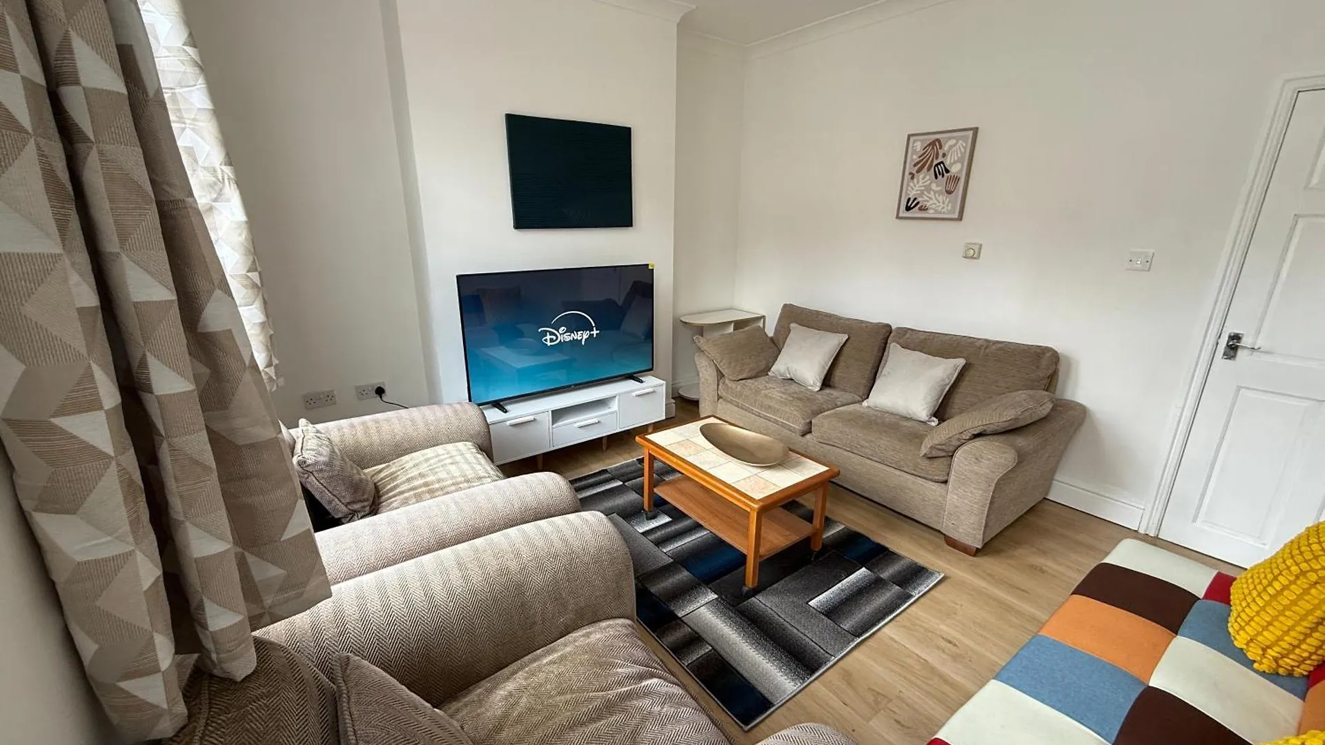 Leeds Serviced Accommodation - Apartments - 3 Bed House-Close To Centre -M621 & M1 - Contractors - Business Travellers - Families 0*, Leeds (West Yorkshire) Reino Unido