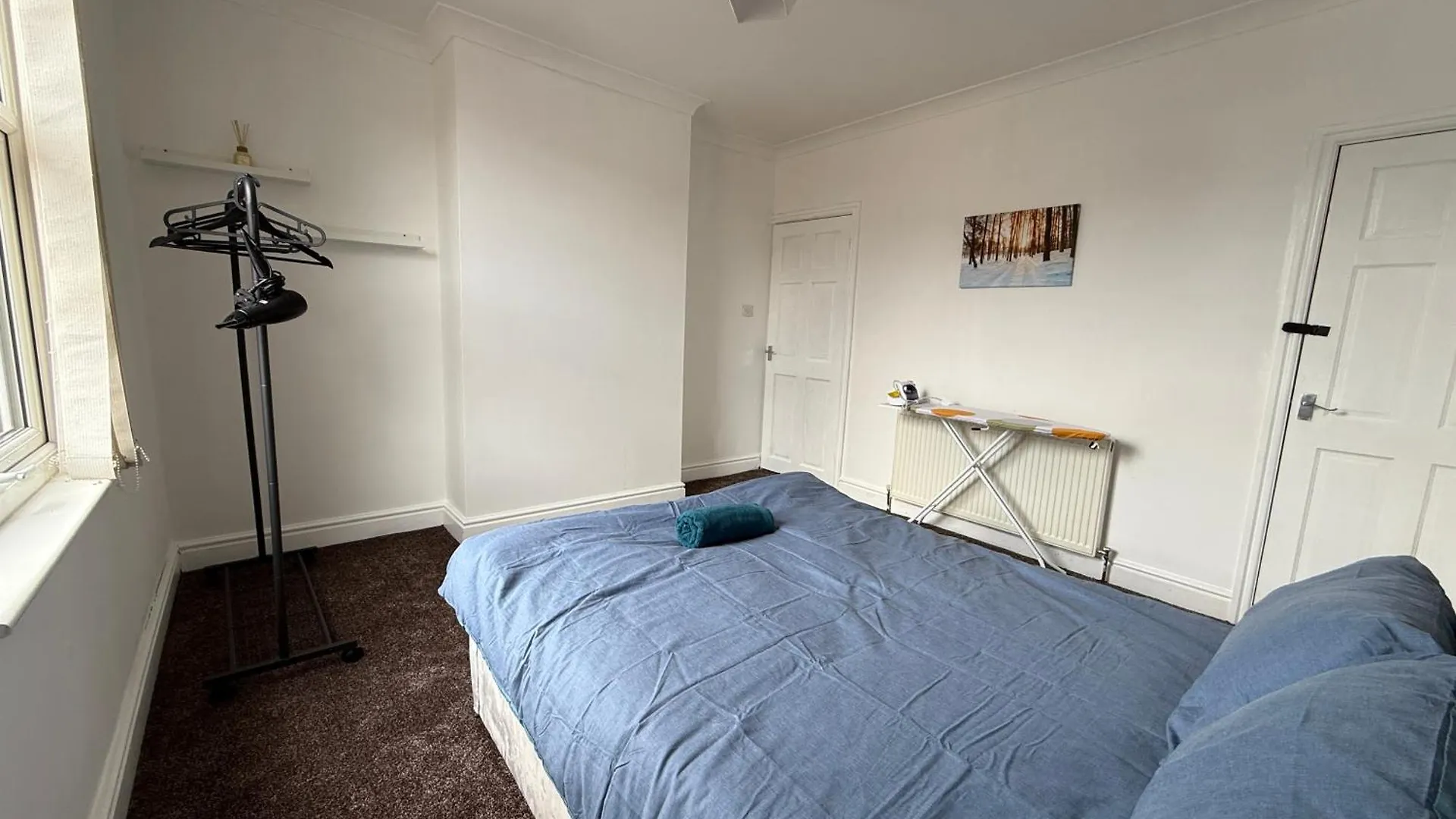 Casa de Férias Leeds Serviced Accommodation - Apartments - 3 Bed House-Close To Centre -M621 & M1 - Contractors - Business Travellers - Families
