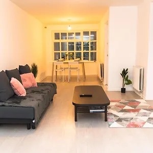 Leeds Lodge Holiday home